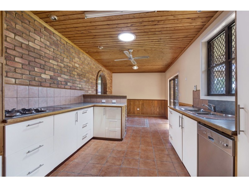 15 Beer Court, Kearneys Spring QLD 4350