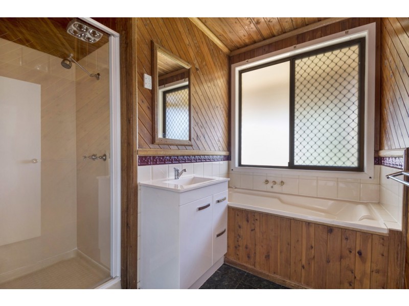 15 Beer Court, Kearneys Spring QLD 4350