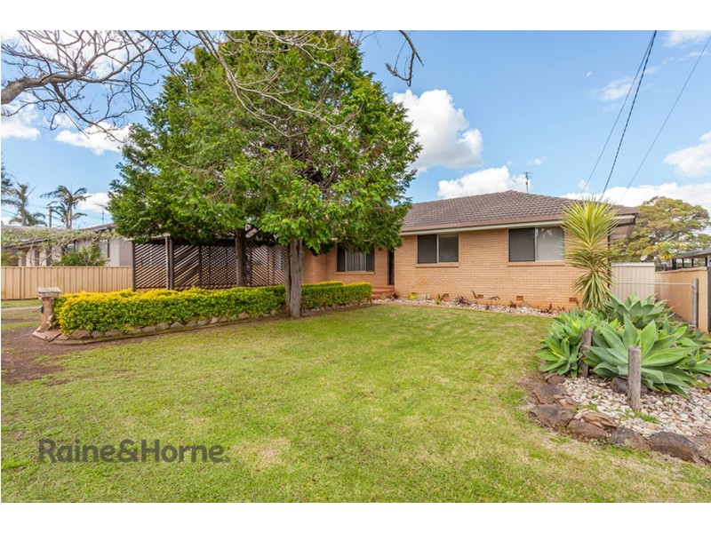 6 Robyn Street, Centenary Heights QLD 4350