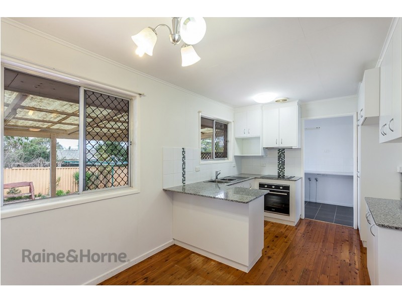 6 Robyn Street, Centenary Heights QLD 4350