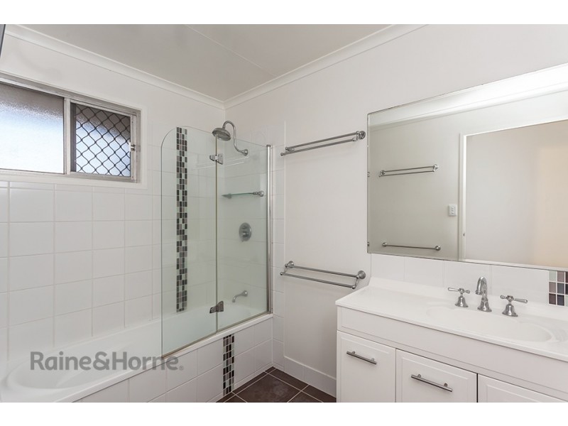 6 Robyn Street, Centenary Heights QLD 4350