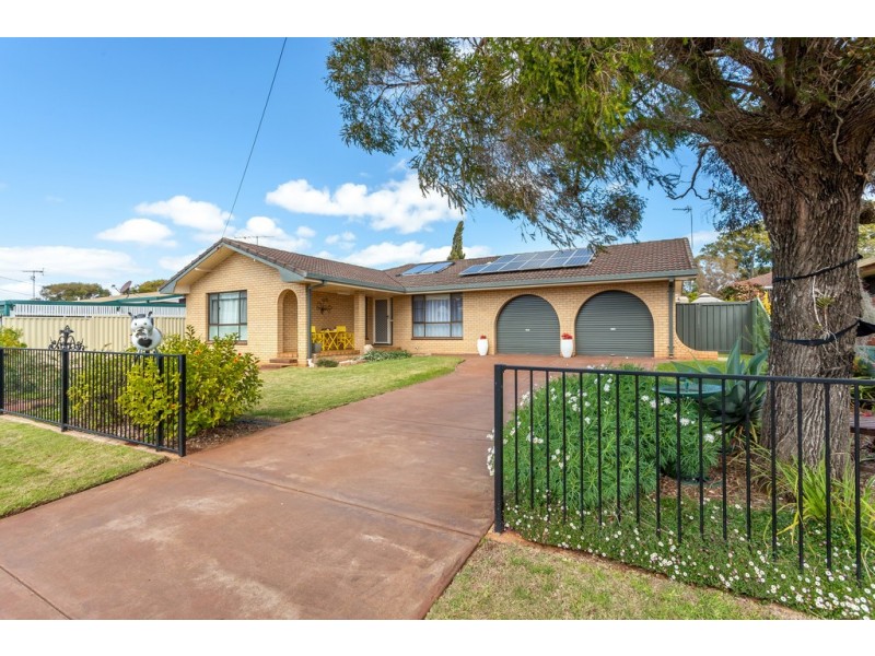 8 Westbrook Street, Newtown QLD 4350