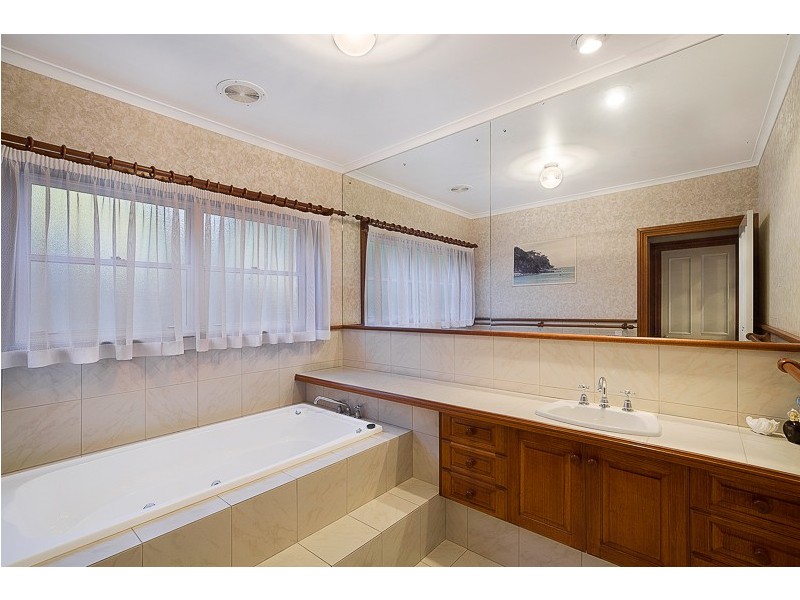 3A Macqueen Street, Mount Lofty QLD 4350