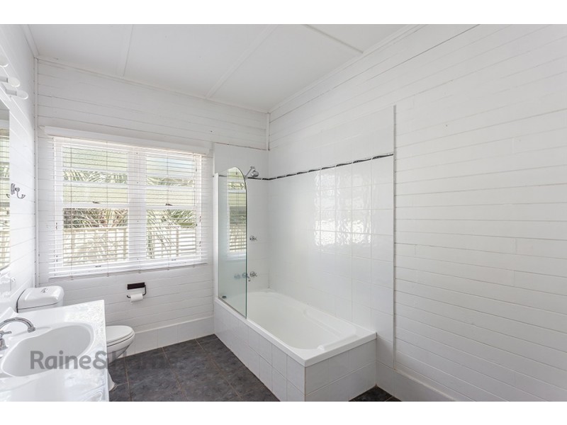 126 Stuart Street, Mount Lofty QLD 4350