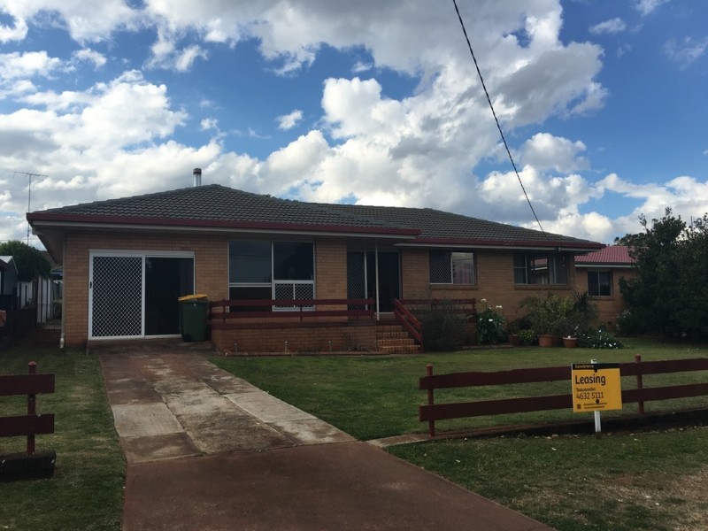 5 Evon Street, Rockville QLD 4350