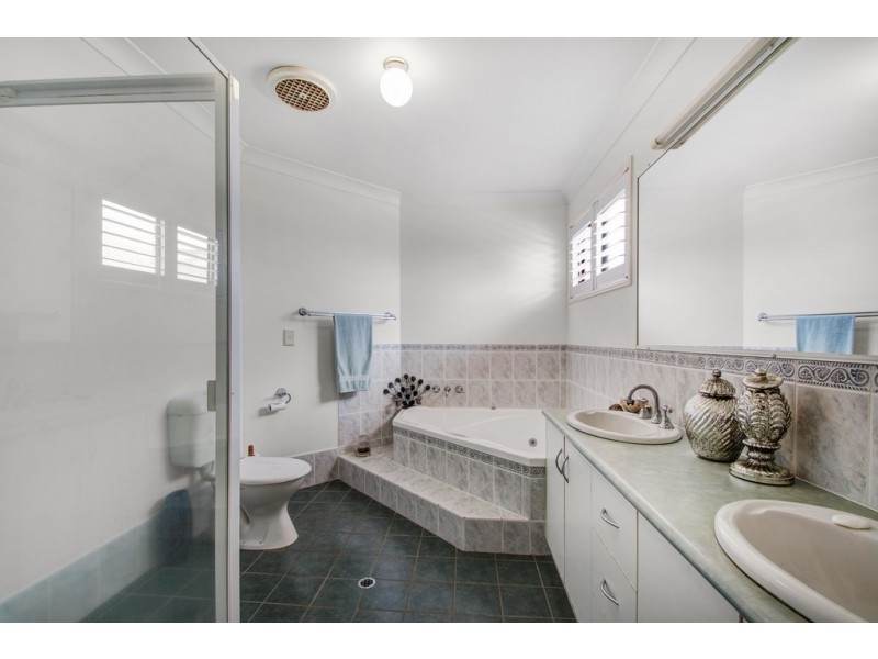 22 La Vista Court, Middle Ridge QLD 4350