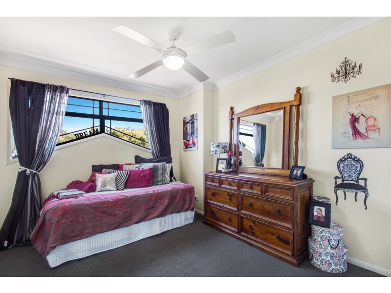 22 La Vista Court, Middle Ridge QLD 4350