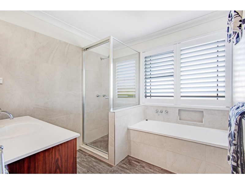 22 La Vista Court, Middle Ridge QLD 4350
