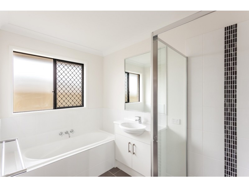 11B Sienna Drive, Glenvale QLD 4350