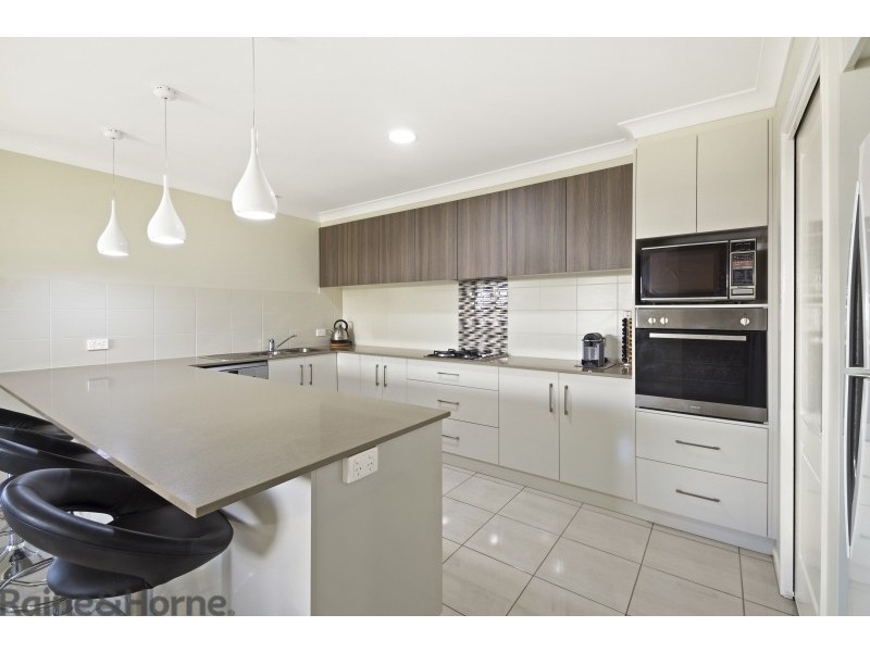 6 Neiwand Street, Kearneys Spring QLD 4350
