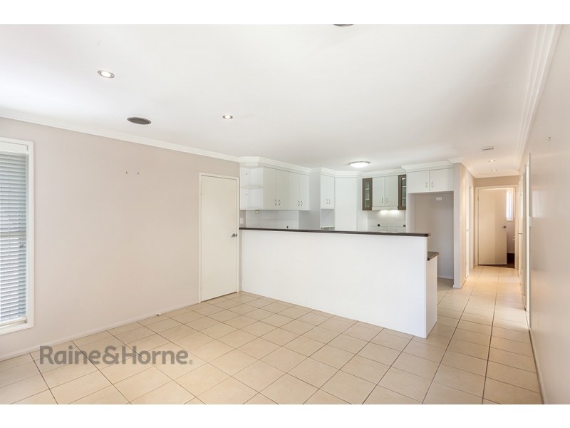 2/375 Stenner Street, Kearneys Spring QLD 4350