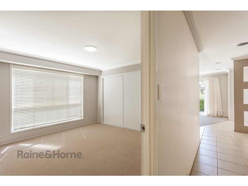 2/375 Stenner Street, Kearneys Spring QLD 4350