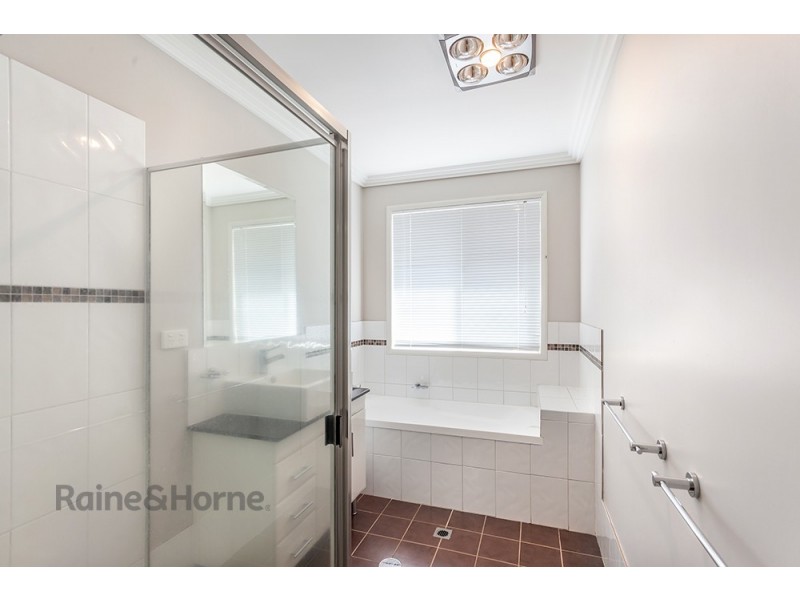 2/375 Stenner Street, Kearneys Spring QLD 4350