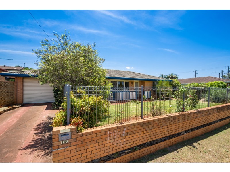 255 Mackenzie Street, Centenary Heights QLD 4350