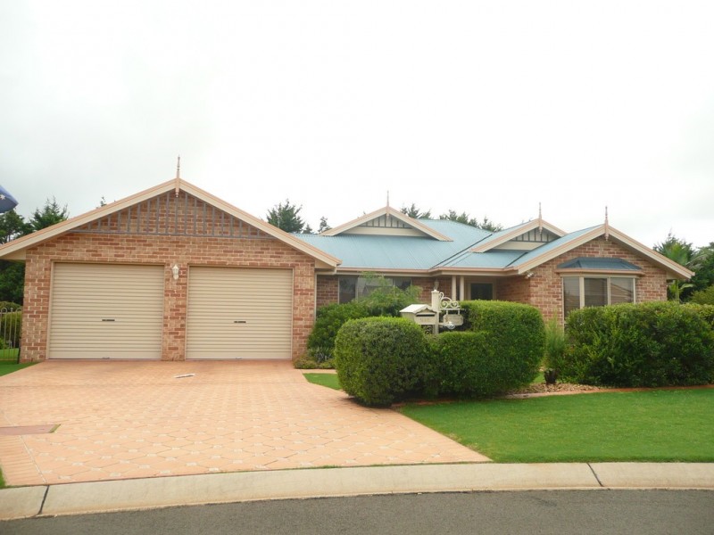 1 Lobwein Court, Middle Ridge QLD 4350