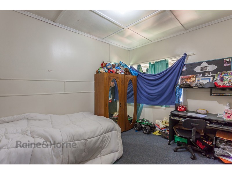 63 Glenvale Road, Newtown QLD 4350