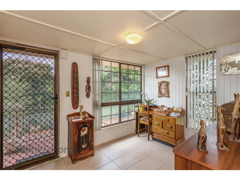 25 Welcombe Avenue, Rockville QLD 4350