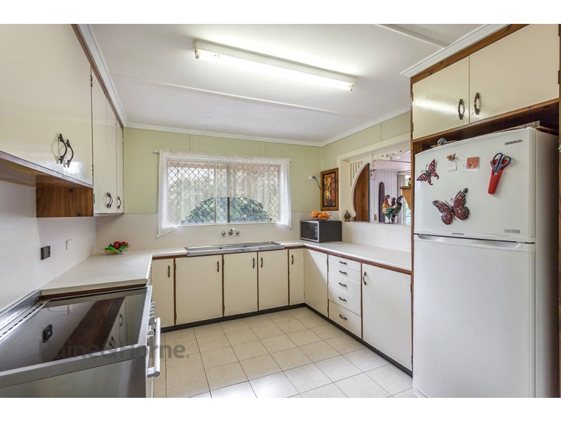 25 Welcombe Avenue, Rockville QLD 4350