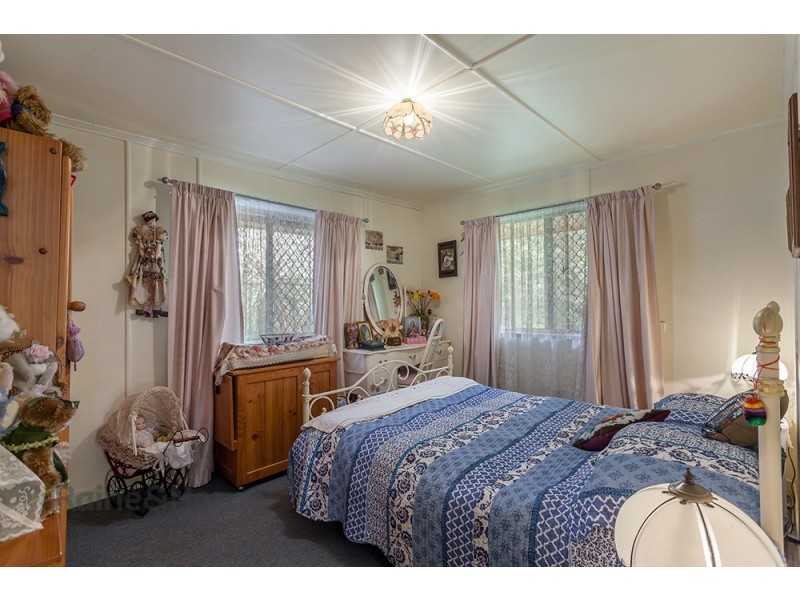 25 Welcombe Avenue, Rockville QLD 4350