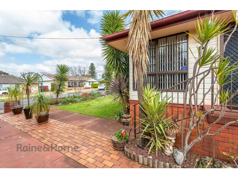 25 Welcombe Avenue, Rockville QLD 4350