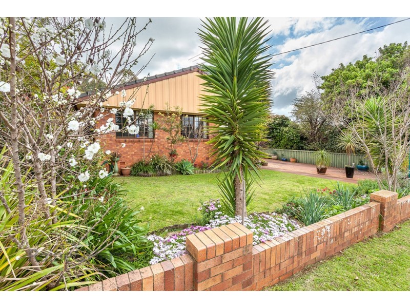 25 Welcombe Avenue, Rockville QLD 4350