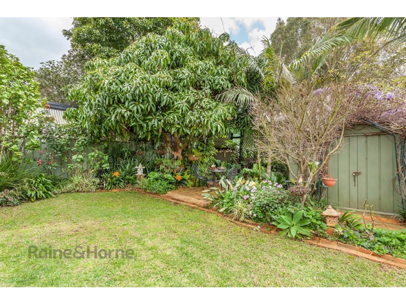 25 Welcombe Avenue, Rockville QLD 4350