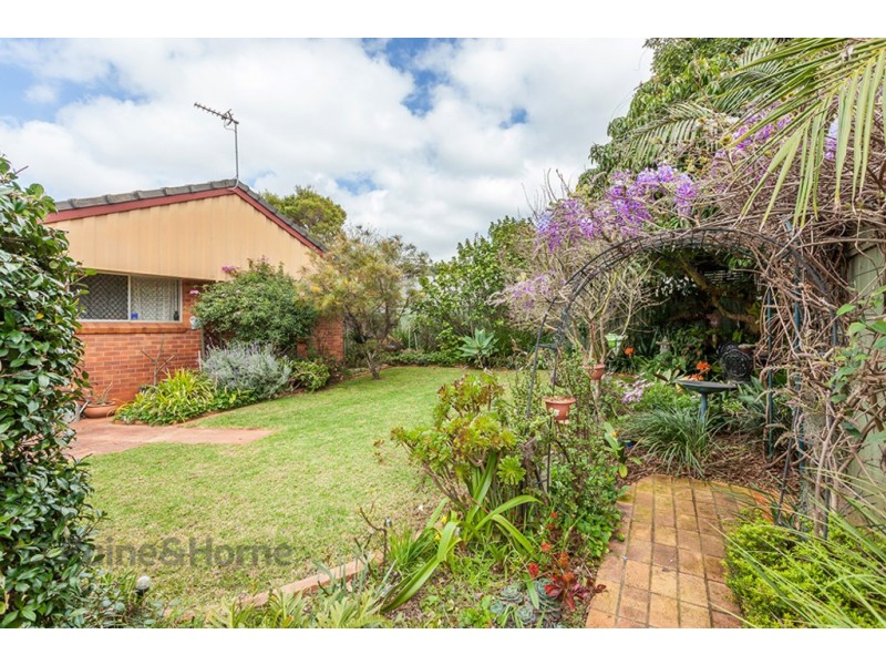 25 Welcombe Avenue, Rockville QLD 4350