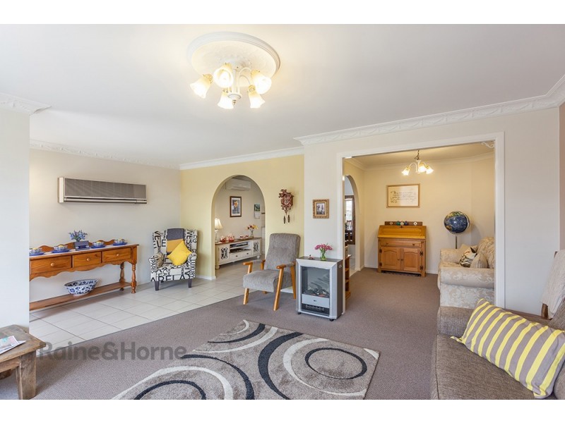 1/4 Brunckhorst Drive, Kearneys Spring QLD 4350