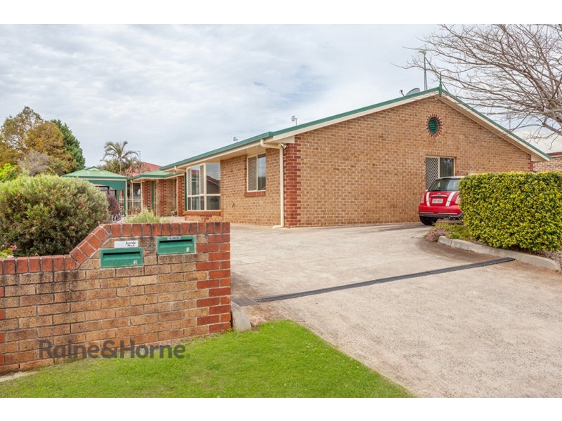 1/4 Brunckhorst Drive, Kearneys Spring QLD 4350