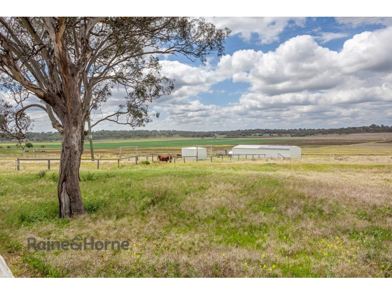 69 Geitzel Road, Biddeston QLD 4401