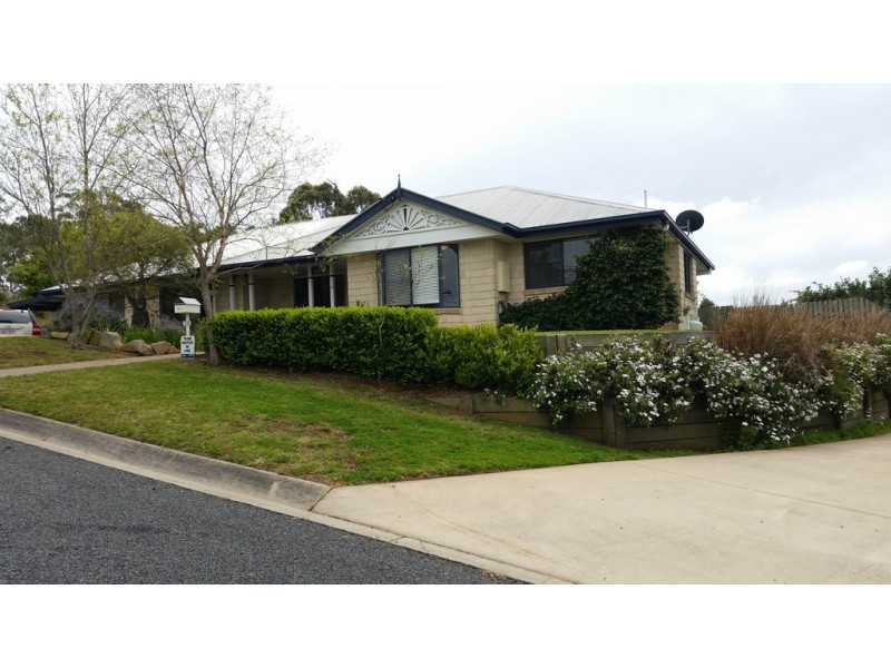 16 Rangeview Road, Blue Mountain Heights QLD 4350