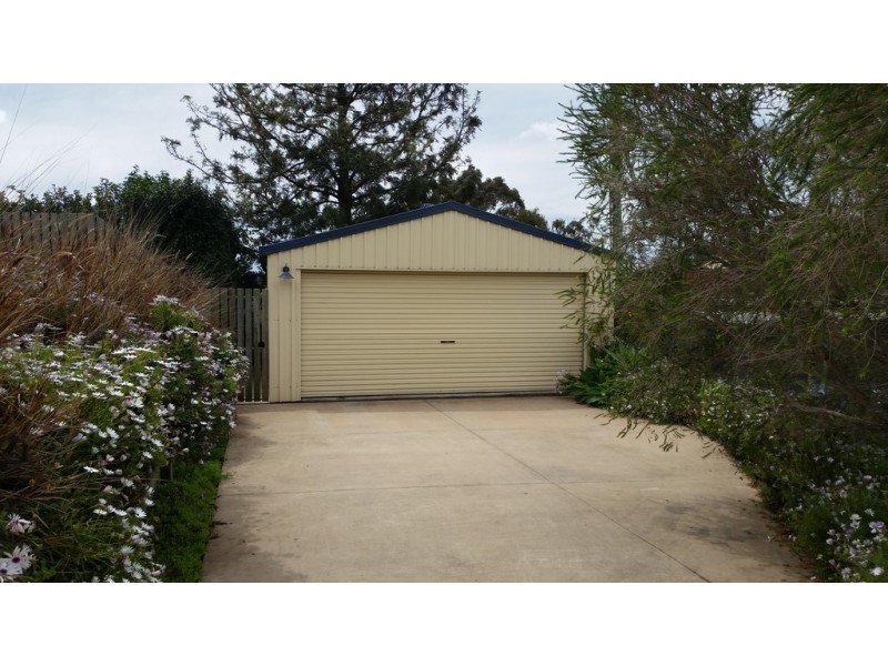 16 Rangeview Road, Blue Mountain Heights QLD 4350