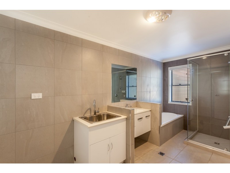 2/7 Gentle Street, North Toowoomba QLD 4350