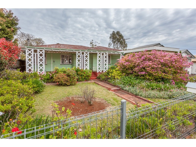 11 Second Avenue, Harristown QLD 4350