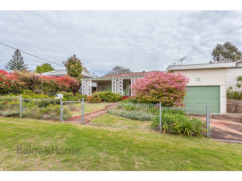 11 Second Avenue, Harristown QLD 4350