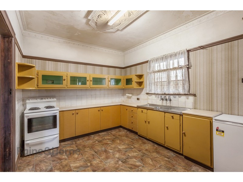 11 Second Avenue, Harristown QLD 4350
