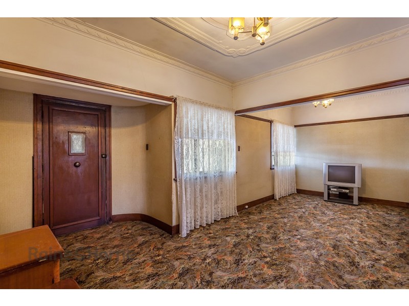 11 Second Avenue, Harristown QLD 4350