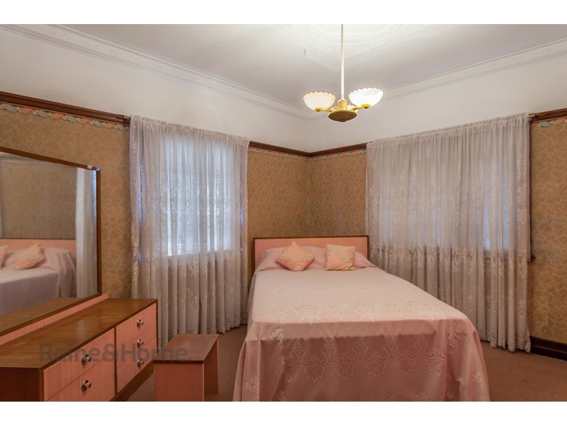 11 Second Avenue, Harristown QLD 4350