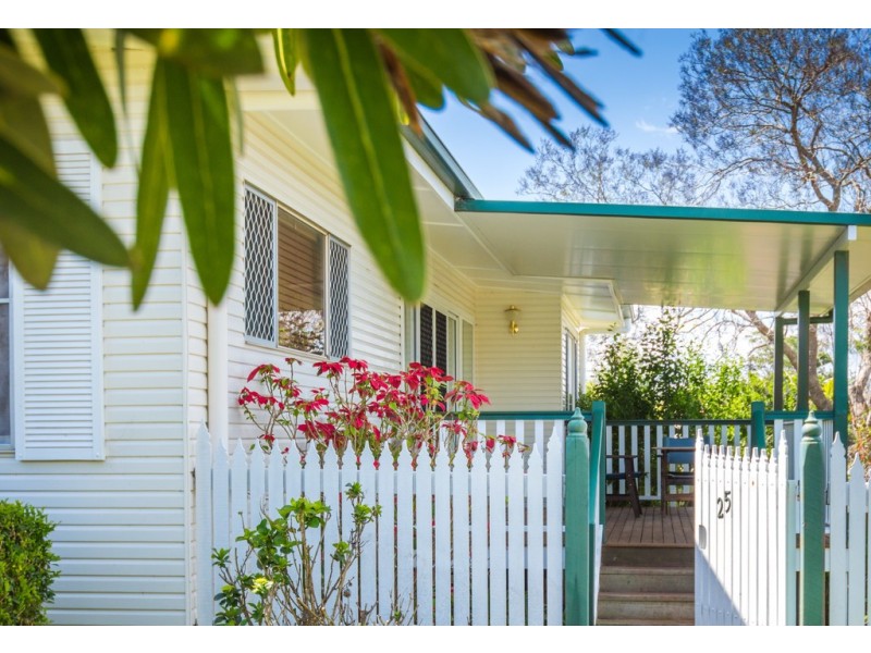 25 Loch Street, Centenary Heights QLD 4350