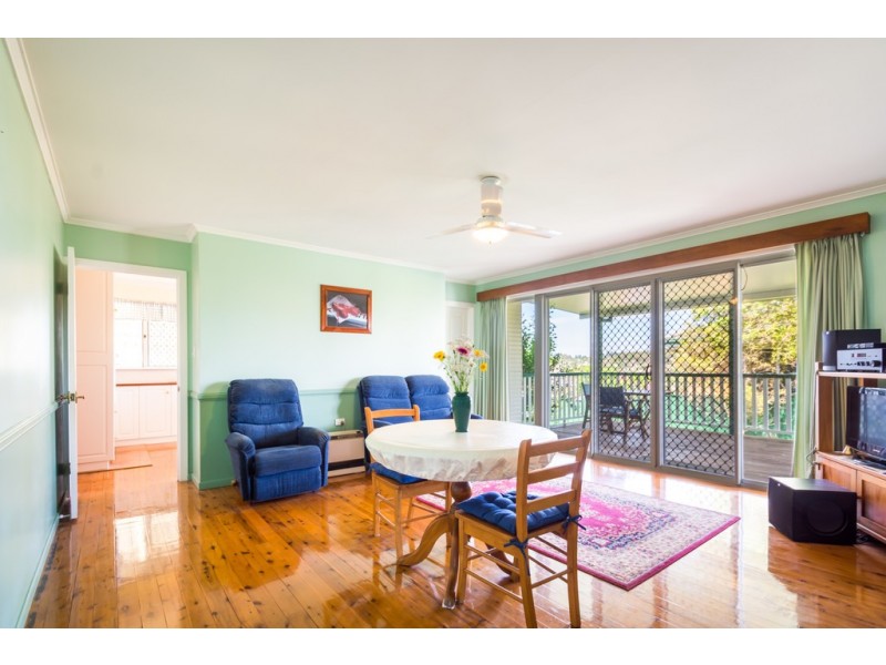 25 Loch Street, Centenary Heights QLD 4350