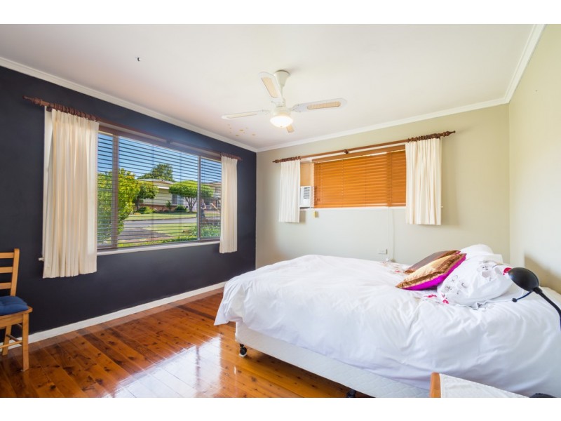 25 Loch Street, Centenary Heights QLD 4350