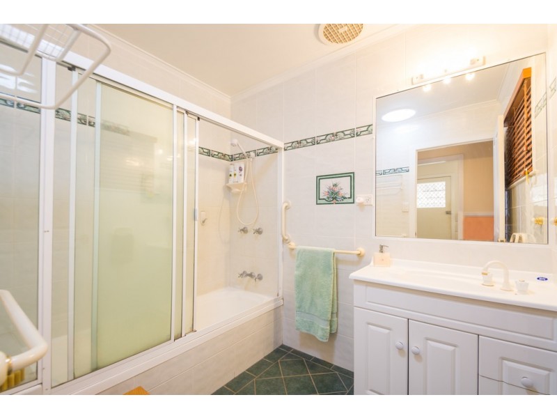 25 Loch Street, Centenary Heights QLD 4350