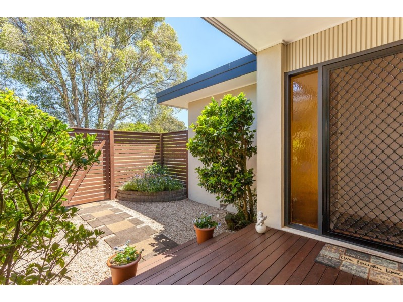 2 Bingara Street, Mount Lofty QLD 4350