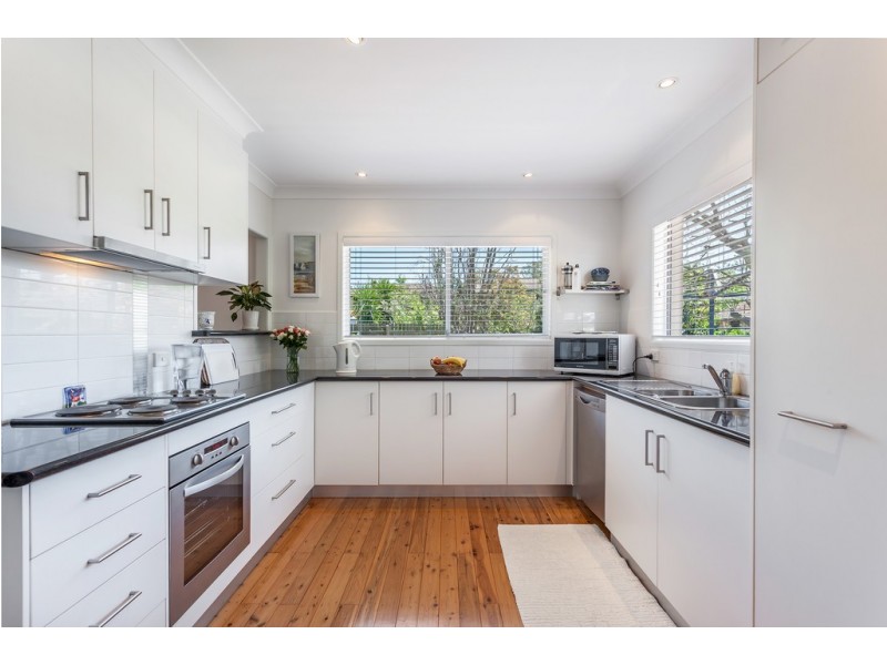 2 Bingara Street, Mount Lofty QLD 4350