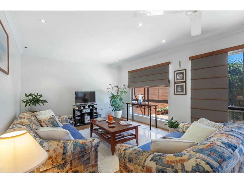 2 Bingara Street, Mount Lofty QLD 4350