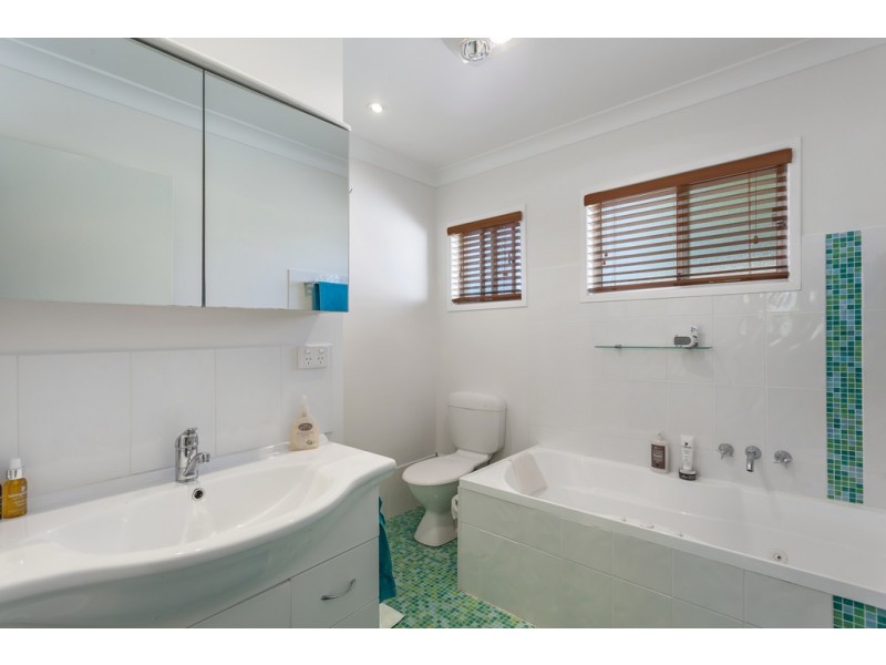 2 Bingara Street, Mount Lofty QLD 4350