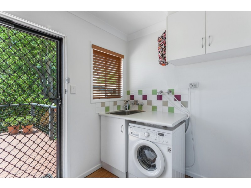 2 Bingara Street, Mount Lofty QLD 4350