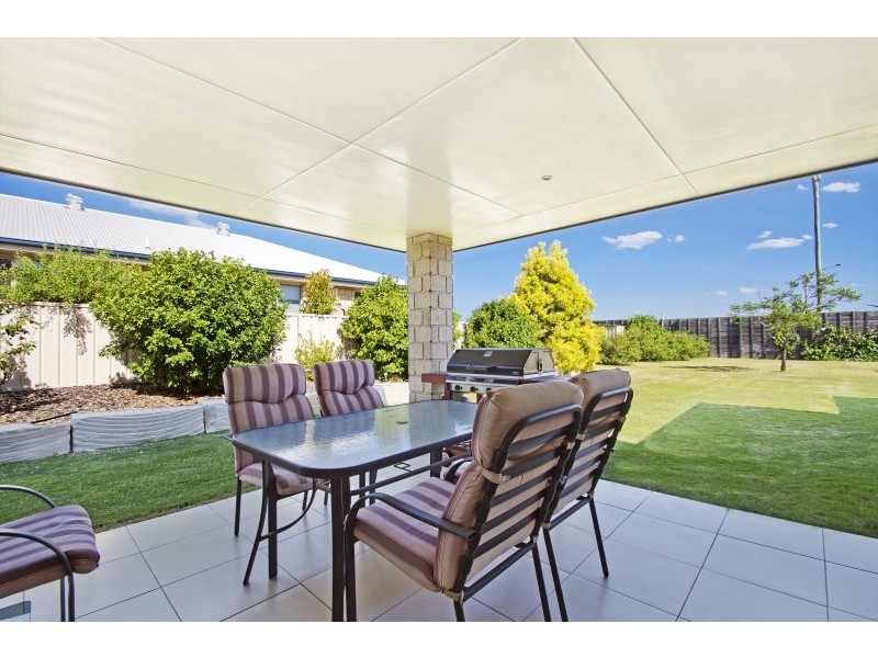 7 Jacaranda Court, Westbrook QLD 4350