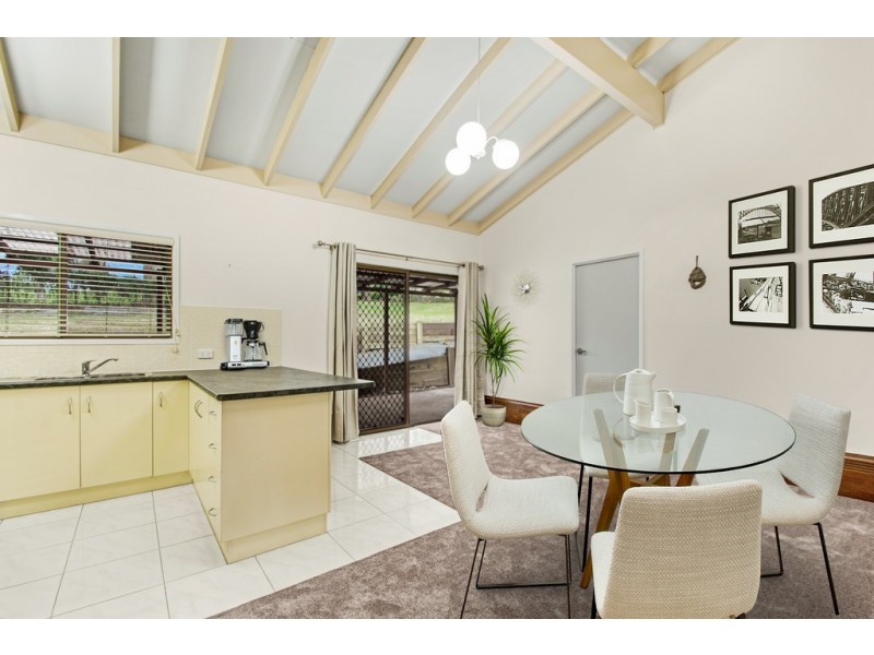 26 Amos Crescent, Mount Lofty QLD 4350