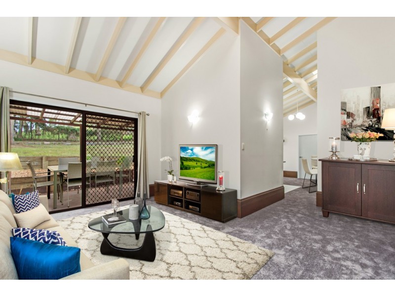 26 Amos Crescent, Mount Lofty QLD 4350